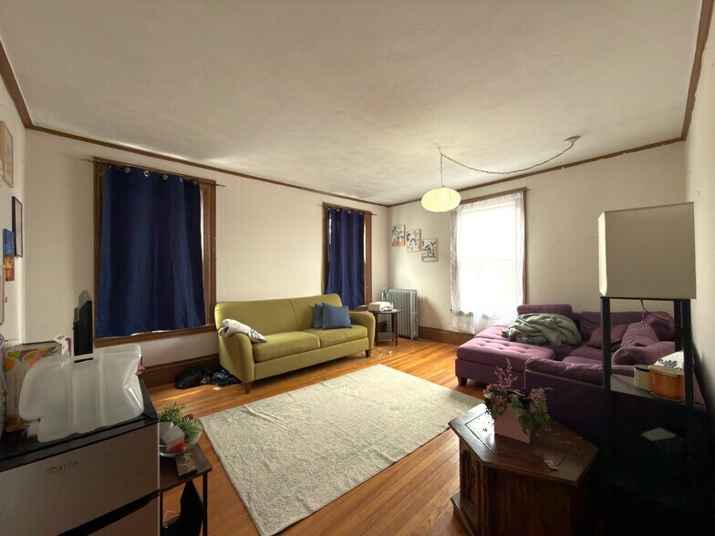 Building Photo - 19 Strathmore Rd