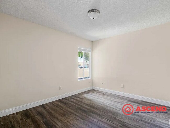 Building Photo - Phenomenal Home Located In Gated Community!