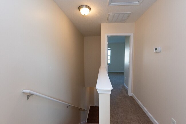 Building Photo - Looking for a townhome in Hubert?