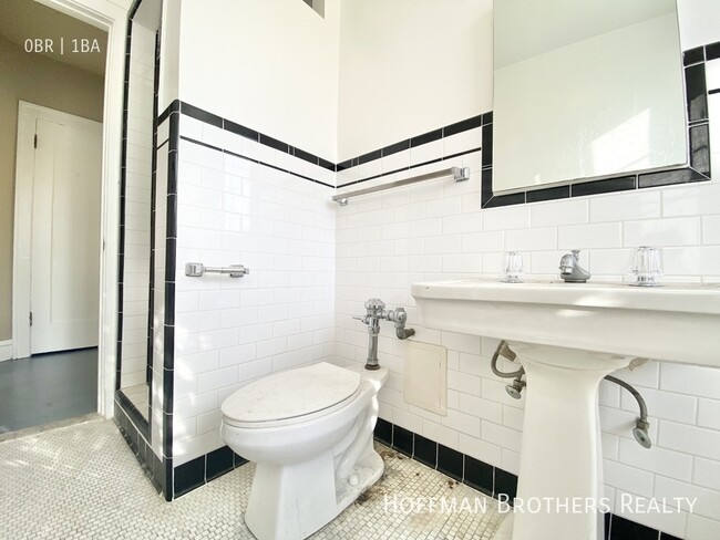 Building Photo - 717 Normandie Ave