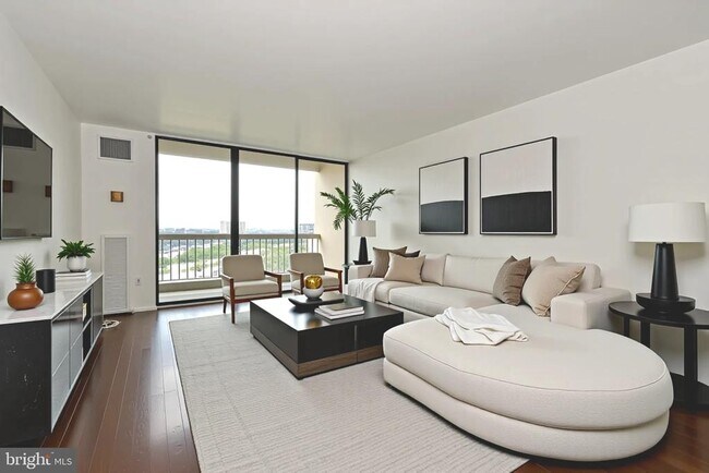 Building Photo - 6300 Stevenson Ave