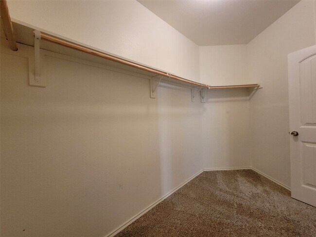 Building Photo - 2515 Wynngate Dr