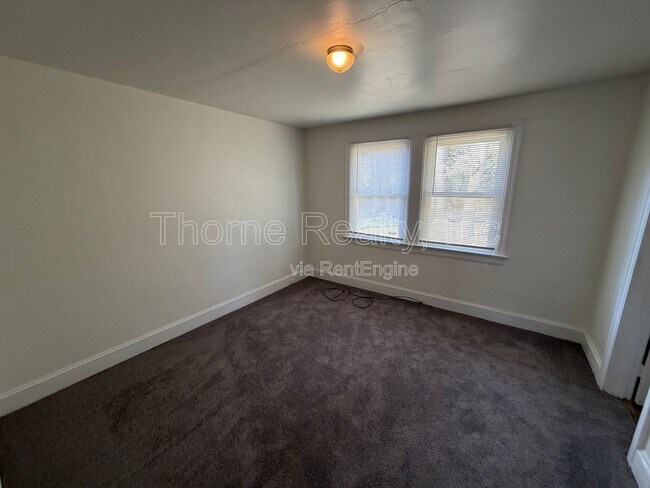 Building Photo - 216 S Vyne St