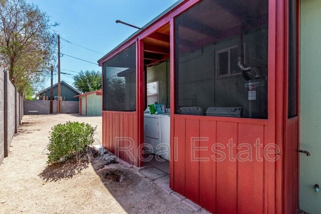Building Photo - 1117 N 13th St