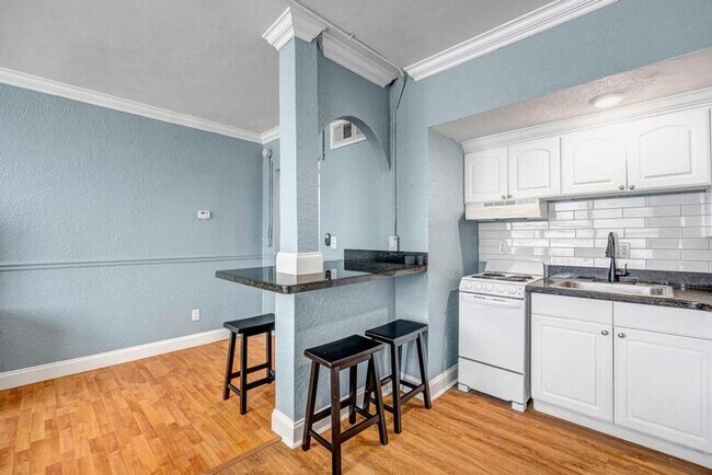 Building Photo - 311 W Ashley St