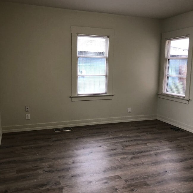 Building Photo - 2 Bedroom, 1 Bath Eureka Bungalow