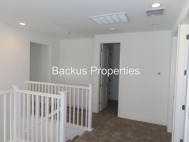 Building Photo - Newer home in Dunes Community