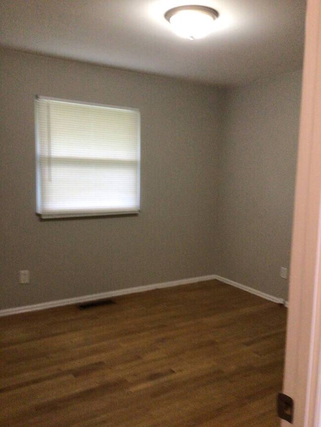 Building Photo - An elegant rental home in Saint Louis!