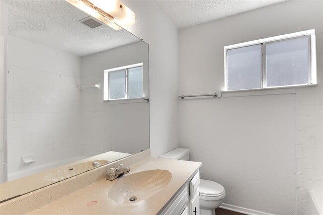 Building Photo - 656 Mairo St