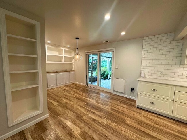 Building Photo - Beautiful Ranch-Style Home in Desirable Sn...