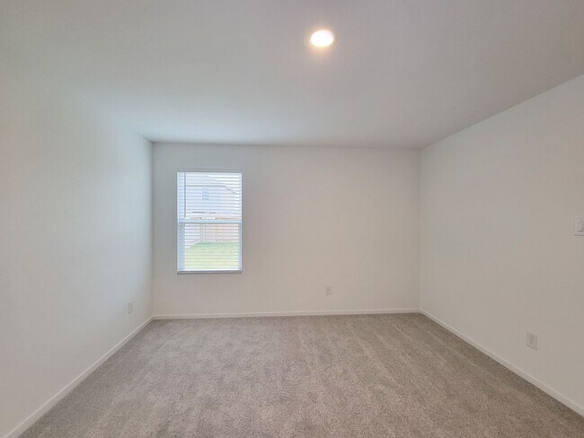 Building Photo - This lovely single-level home showcases a spacious open floorplan shared between the kitchen, din...