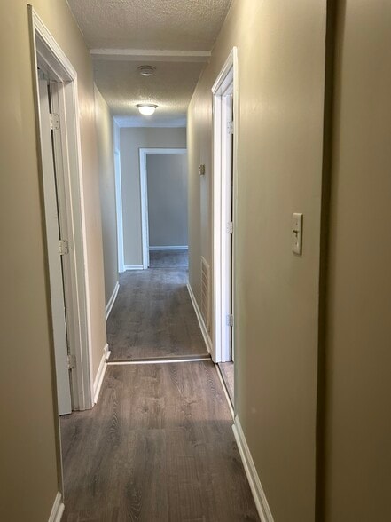 Hallway - 522 Lee St