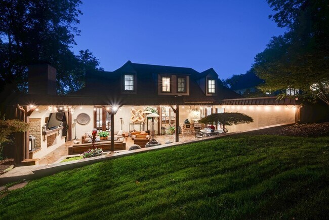 Building Photo - 3807 Harding Pl