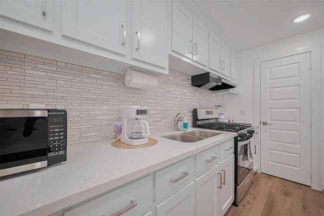 Building Photo - 6725 Avenue K