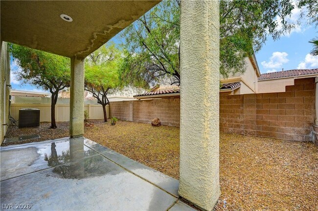 Building Photo - 9185 Wild Briar Ln