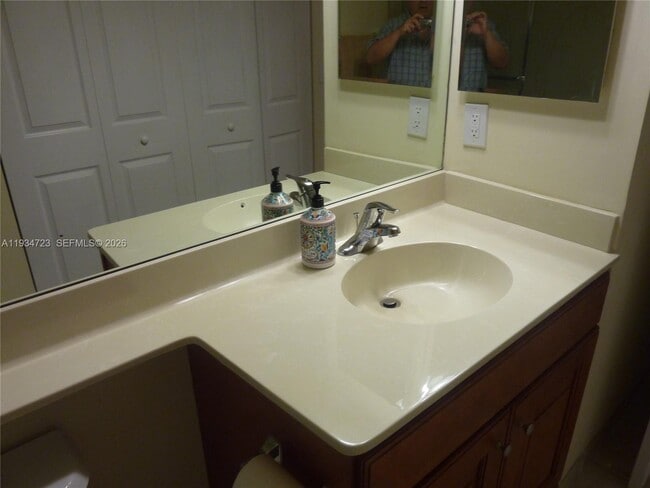 Building Photo - 3500 Oaks Clubhouse Dr