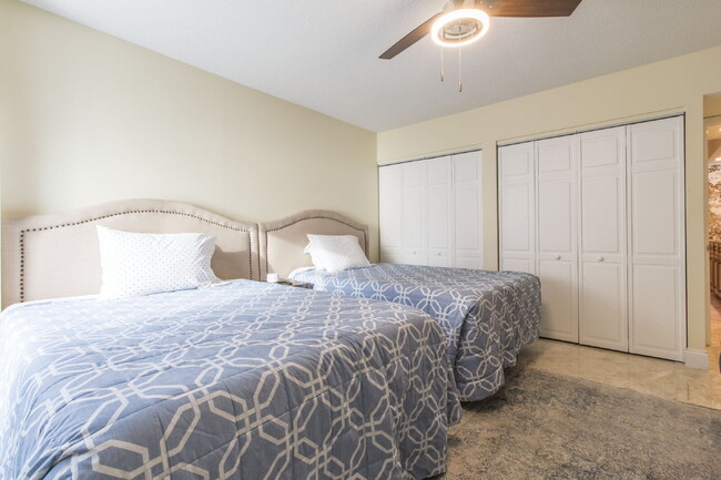 Building Photo - Ocean Front 2/2 at Clearwater Beach!