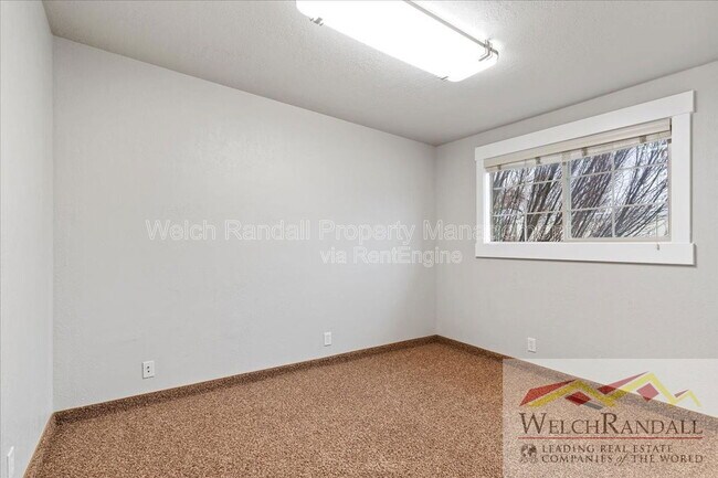 Building Photo - 1007 W 17th St