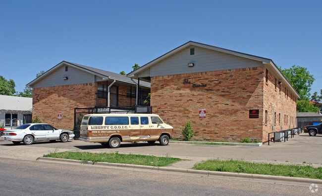 Primary Photo - The 2202 Courts