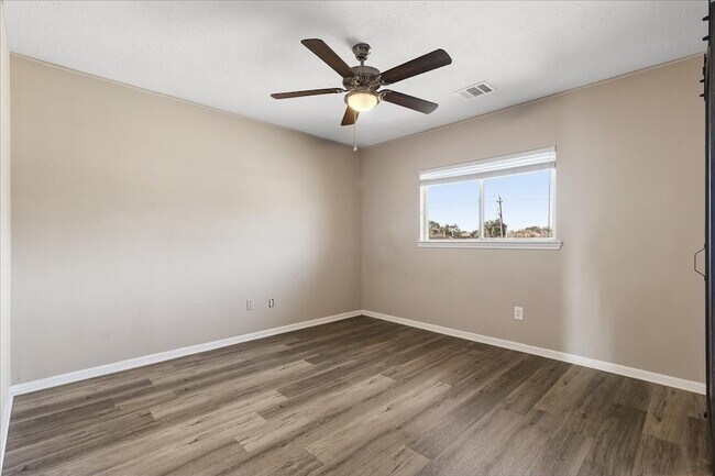 Building Photo - 16218 Bunker Ridge Rd