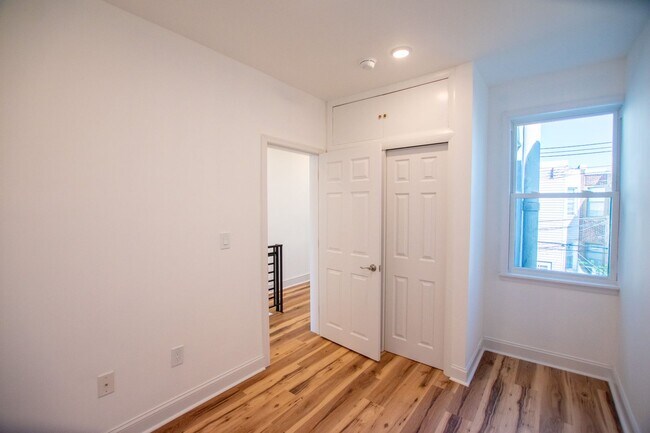Building Photo - Renovated South Philadelphia Rowhome
