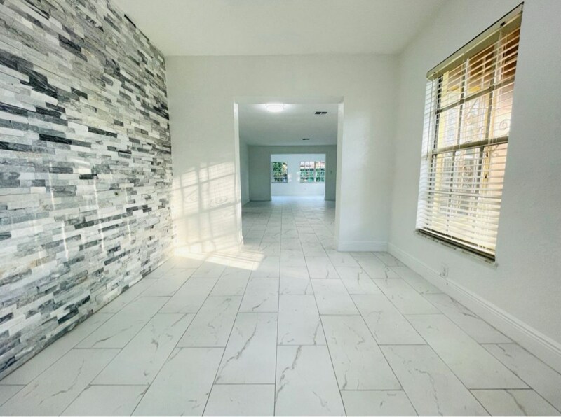 Building Photo - 1015 Galsworthy Ave