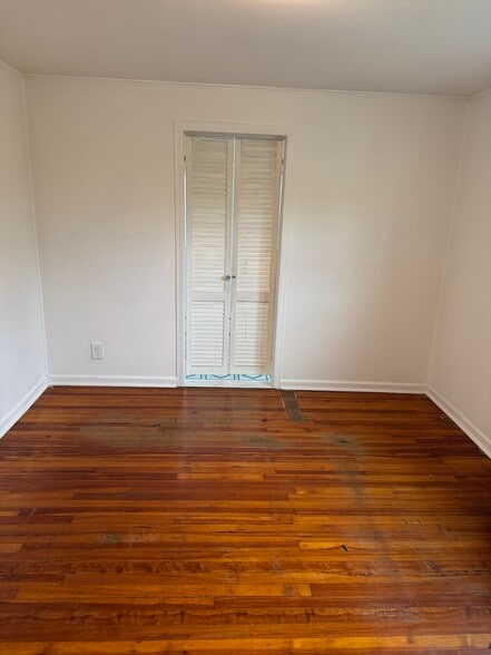 Building Photo - 7 Mona Ave