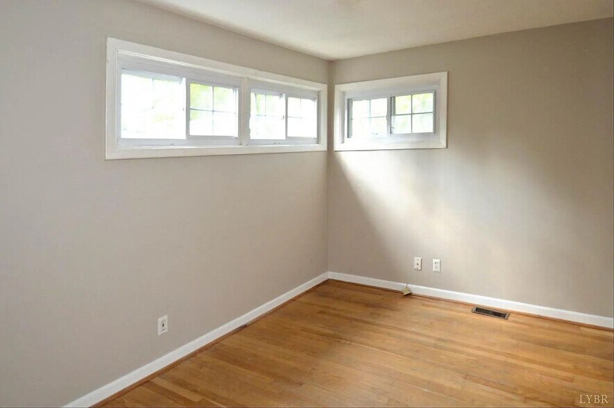 Bedroom 2 - 4204 Tremont St