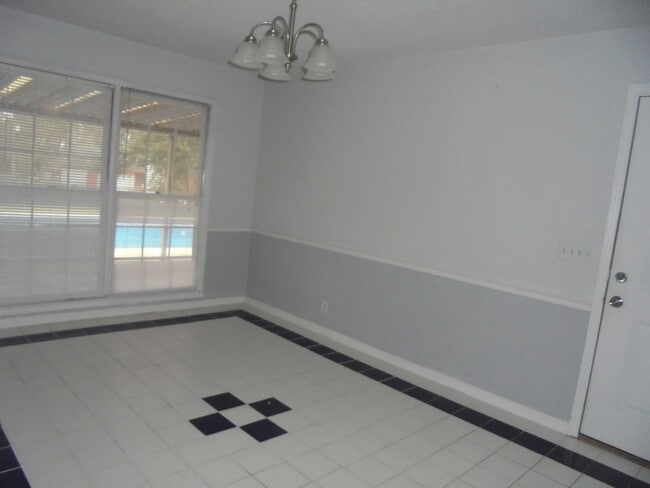 Building Photo - 402 Melbourne Dr