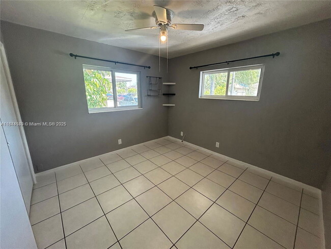 Building Photo - 5321 NW 21st Ct