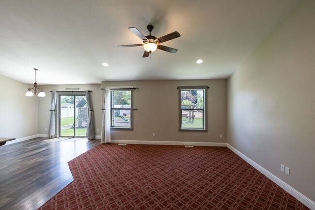 Building Photo - BEAUTIFUL 5 BED 3 BATH HOME IN FIRTH