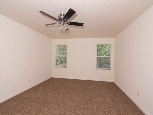 Building Photo - 4Bed/3Bath~2800 Sq Ft!~Pond View~Two Car Garage~Large Yard!