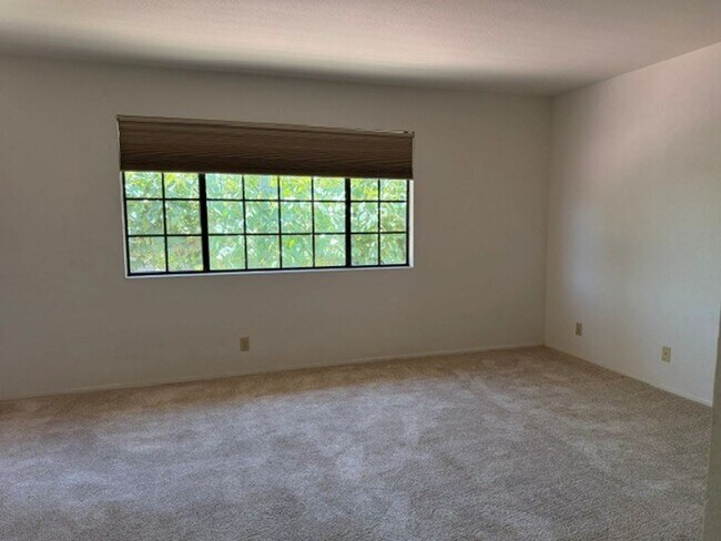 Building Photo - Three Bedroom Single Family Home