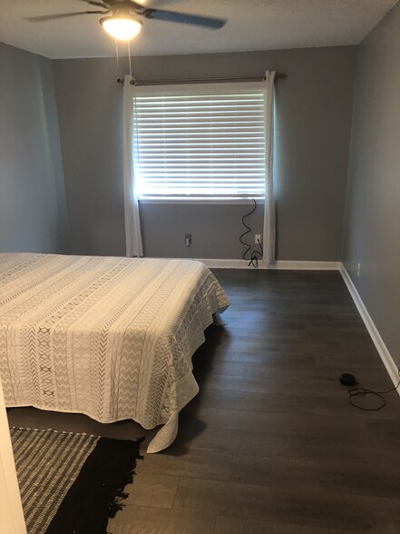 Master Bedroom - 911 Camelot Dr