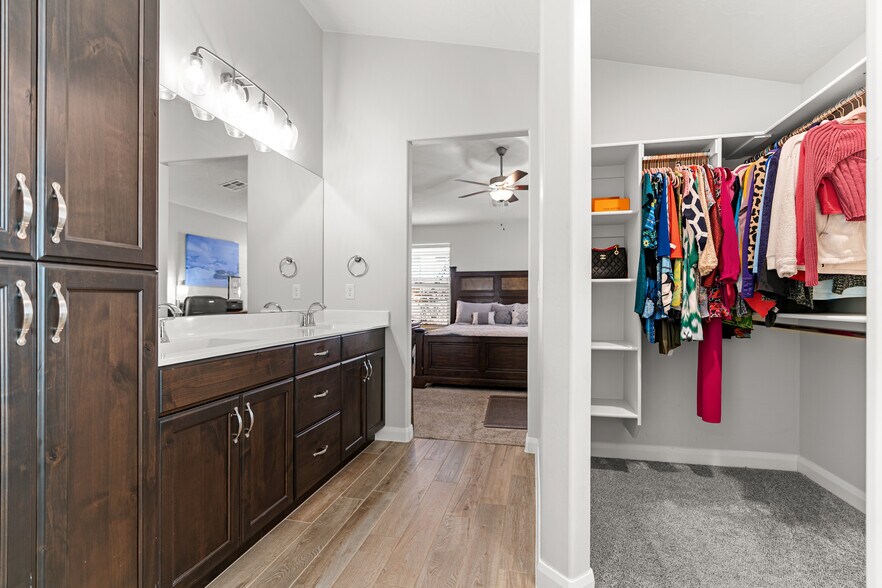 Building Photo - 559 S Ascend Dr