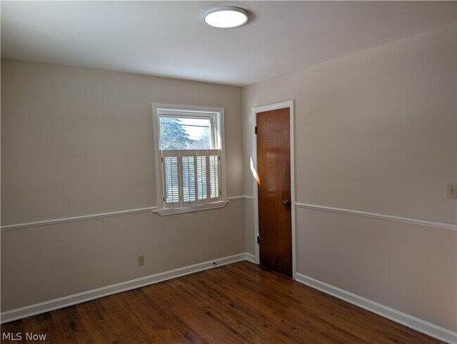 Building Photo - 703 Avondale St