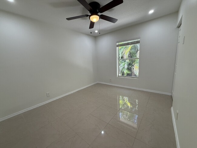 Building Photo - 238 Palmetto Dr