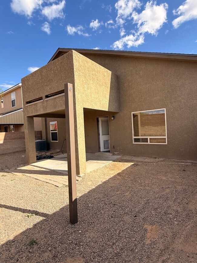 Building Photo - 2103 N Ensenada Cir SE