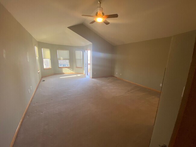 Building Photo - Large Home in Piney Creek