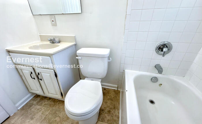 Building Photo - 5 Bancroft Ave