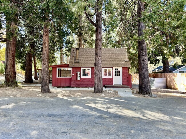 Building Photo - 1 Bedroom plus Loft Cottage