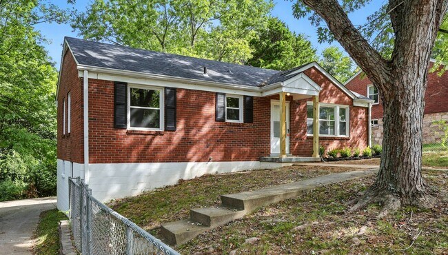 Building Photo - 3 Bedroom Pet Friendly Home For Rent Near Downtown Clarksville