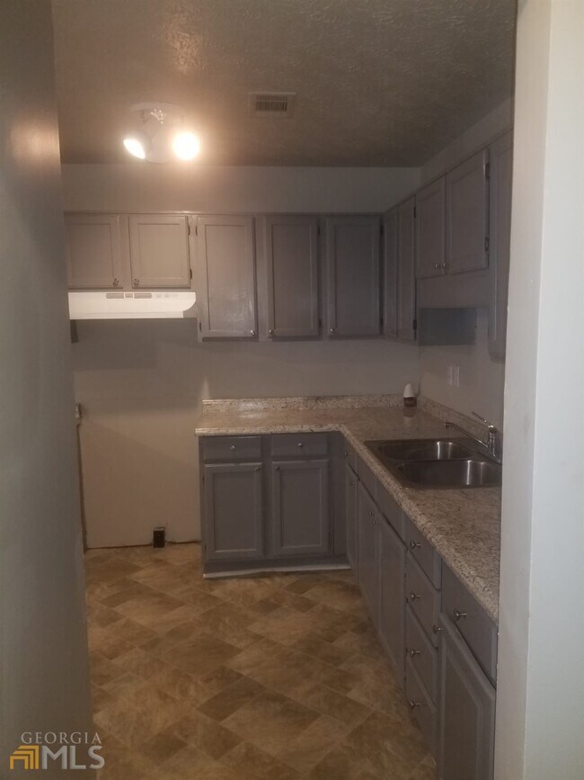 Building Photo - 2110 Country Walk Way SE