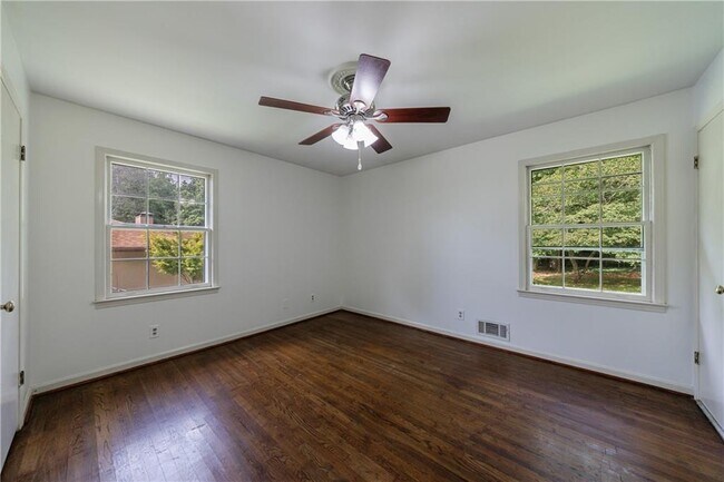 Building Photo - 160 Jayne Ellen Way