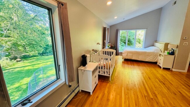 Building Photo - 96 Old Pascack Rd