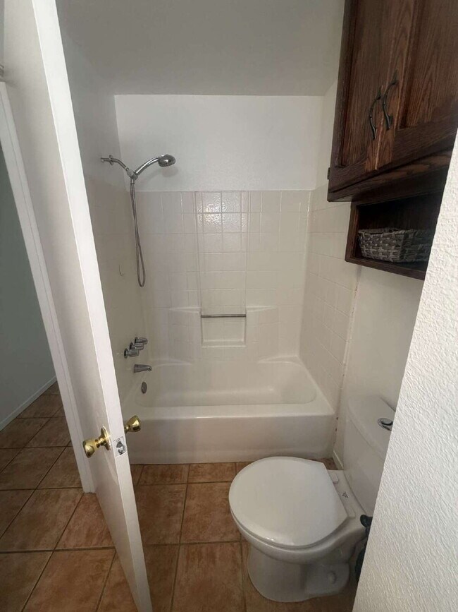 Building Photo - Beautiful 3 Bed / 2 Bath Home with Backyard Oasis & Pool!