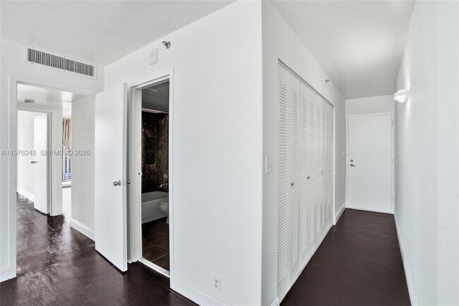 Building Photo - 7601 E Treasure Dr