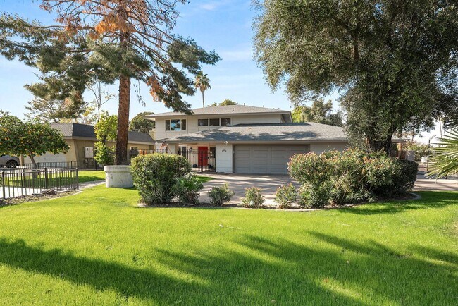 Building Photo - 8464 N 7th Ave