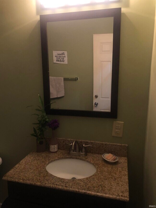 Building Photo - 423 S Fess Ave