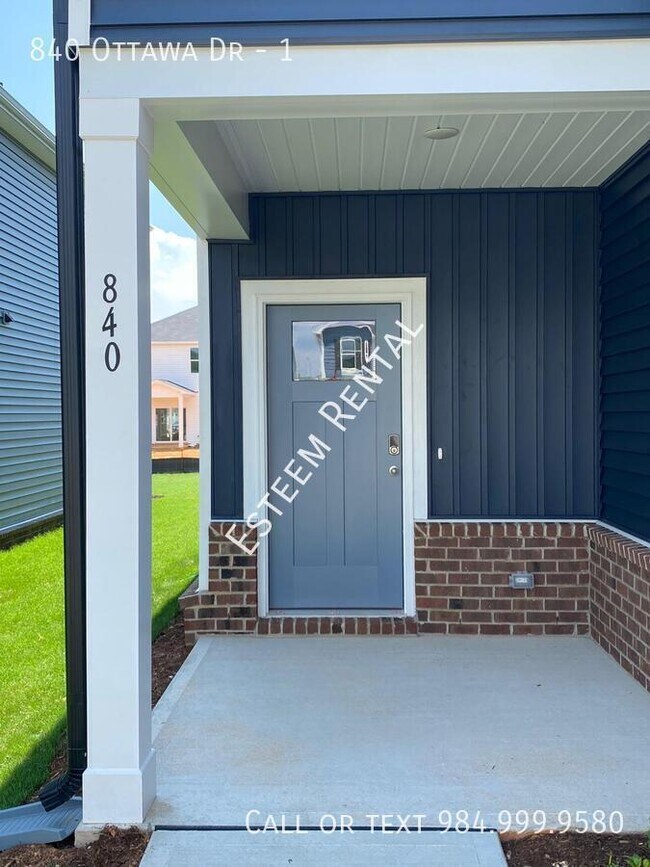 Building Photo - 840 Ottawa Dr